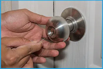 Lock Locksmith Services North Attleboro, MA 508-296-5309 - 14-unlock-door